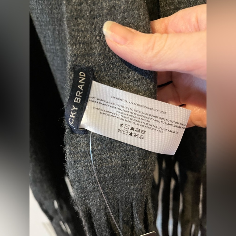 Lucky Brand Gray Fringe Scarf, NWT - Picture 8 of 8